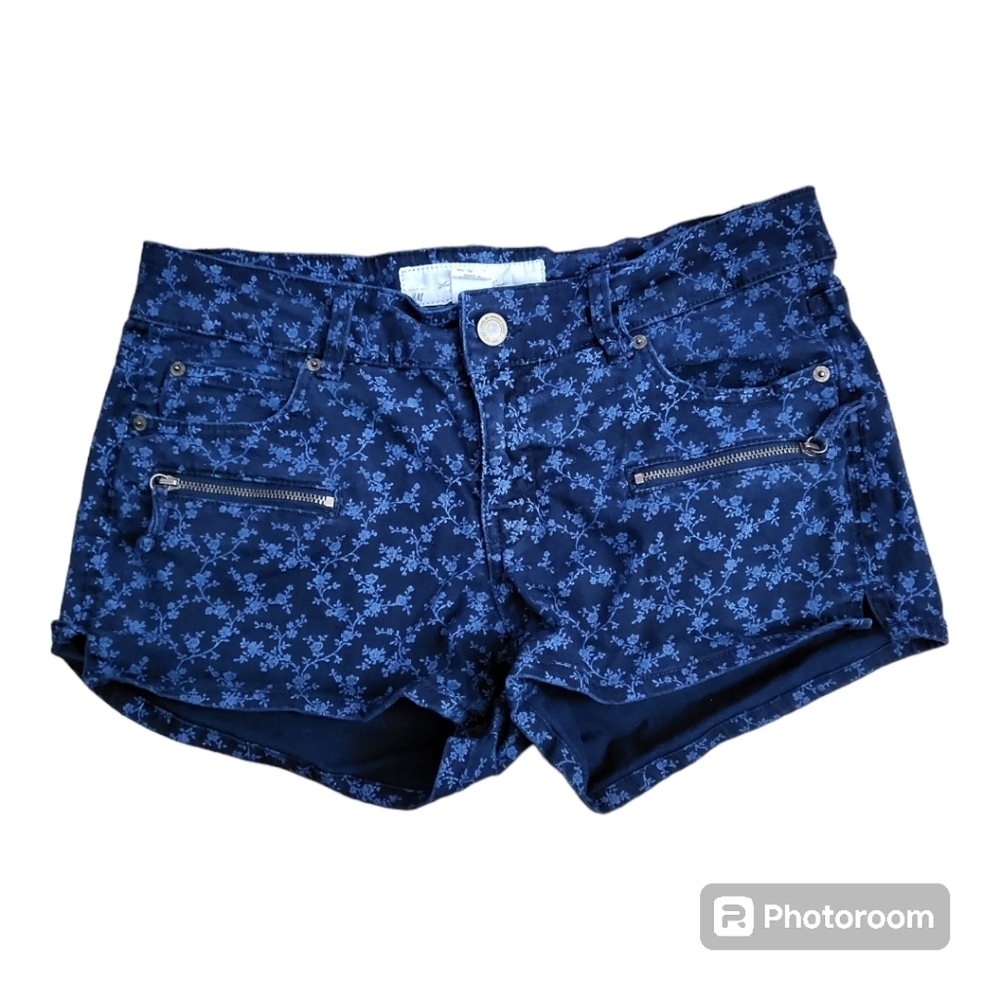 💕H&M low rise floral denim shorts